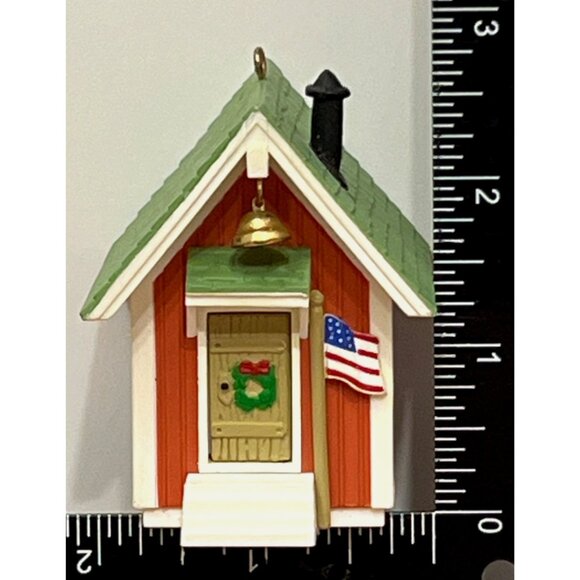 1985 YEAR HALLMARK KEEPSAKE ORNAMENT QLX711-2 LITTLE RED SCHOOLHOUSE TEACHER - Picture 1 of 7